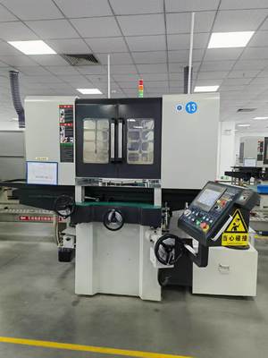 460mm スライディングホイール 上下移動 表面スライダー 重荷および高精度スライディング 300*700mm テーブルサイズ